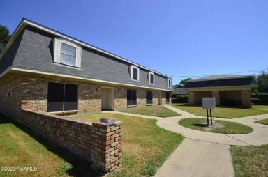 Main picture of 2610 NE Evangeline Trwy