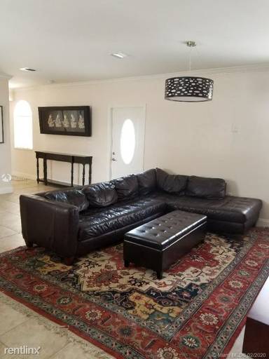 Main picture of 1695 SW 11th St