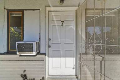 Main picture of 139 W 18th St