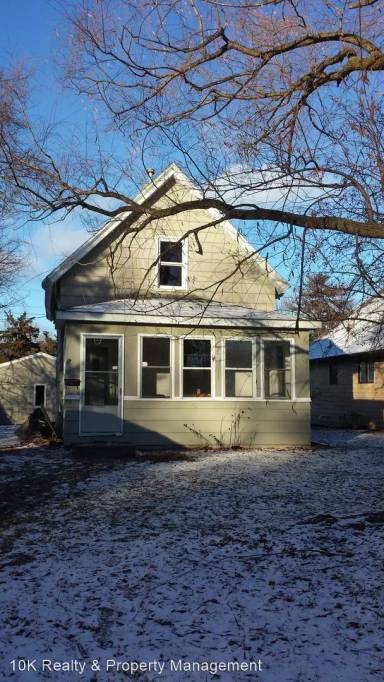 Main picture of 730 3rd Ave SW