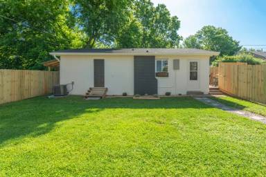 Main picture of 1925 Trotter Ave
