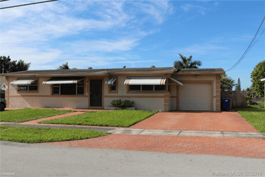 Main picture of 19320 NW 39th Ave