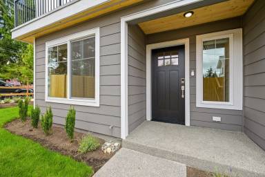 Main picture of 15423 Admiralty Way