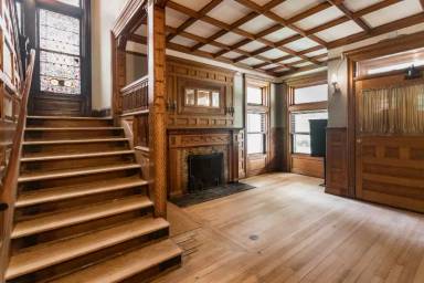 Main picture of 223 E Ferry St