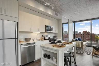 Main picture of 718 S Clark St