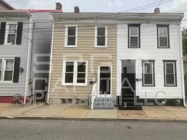 Main picture of 139 Cedar St