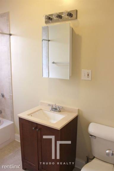 Main picture of 620-30 W Cornelia Ave