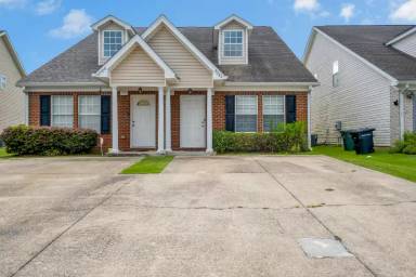 Main picture of 3264 Sugar Berry Way