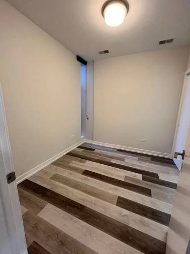 Main picture of 713 N Milwaukee Ave