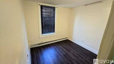 Main picture of 1004 Broadway
