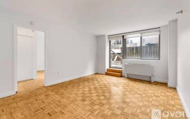 Main picture of 332 W 44th St