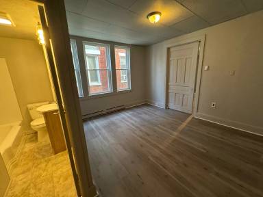 Main picture of 821 N George St
