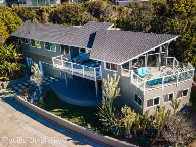 Main picture of 2 Camel Point Dr