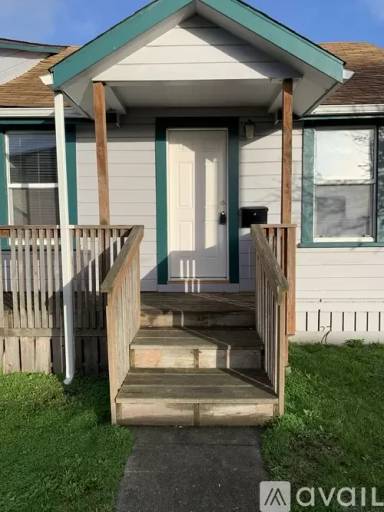 Main picture of 32 W 7th St