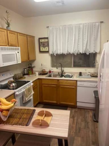 Main picture of 1526 S 114th Dr