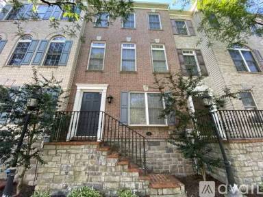 Main picture of 830 W Walnut St