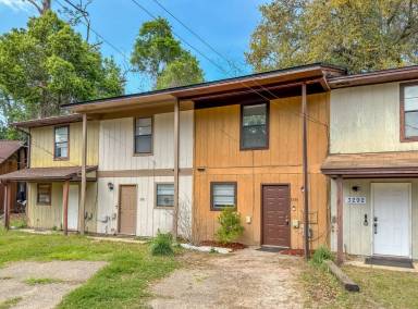 Main picture of 3294 Nekoma Ln