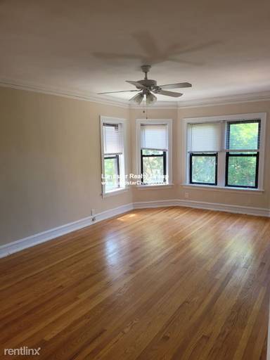 Main picture of 4455 N Artesian Ave