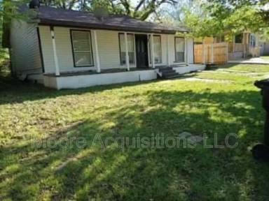 Main picture of 810 W Day St