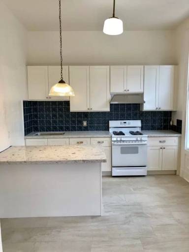 Main picture of 10 Lyon Street 1190 Haight St