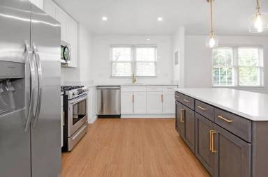 Main picture of 114 E Melrose Ave