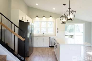 Main picture of 1008 Forest Hills Dr SW