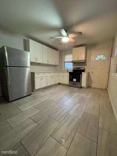 Main picture of 33 Pearsall Ave