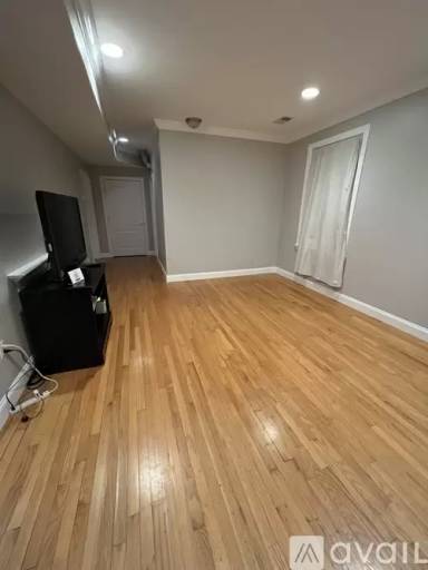 Main picture of 255 Broadway