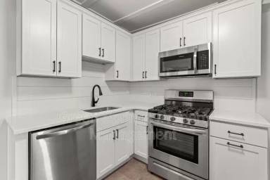 Main picture of 17 Granite St