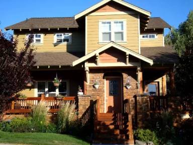 Main picture of 2847 NE Rainier Dr