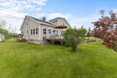Main picture of 423 E Alburg Rd