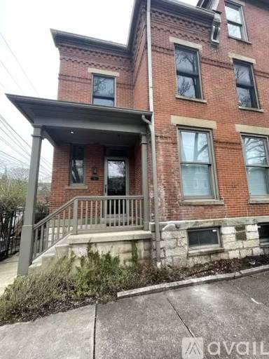 Main picture of 36 E Kossuth St