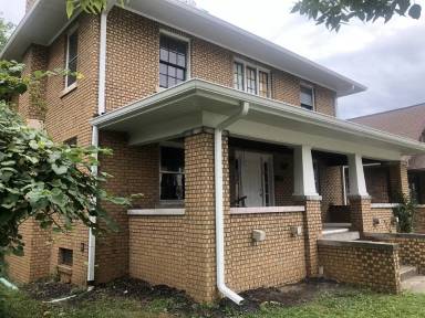 Main picture of 718 E Hunter Ave