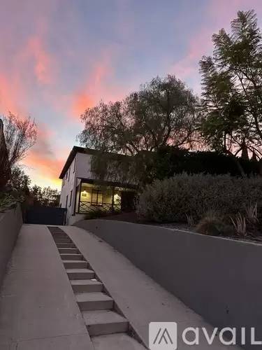 Main picture of 2823 Griffith Park Blvd