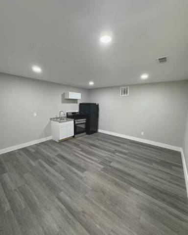 Main picture of 555 Paines Ave NW