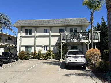Main picture of 3923 Lamont St