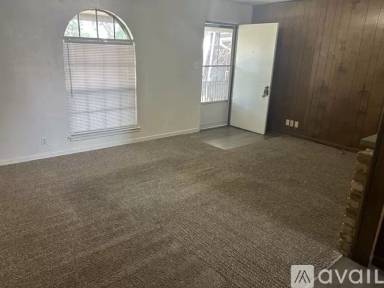 Main picture of 110 E Josephine St