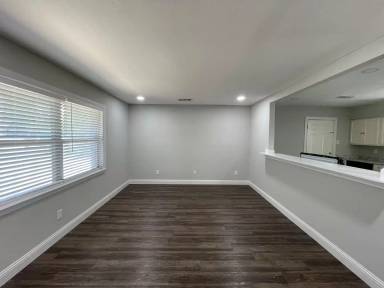 Main picture of 4828 Grove St