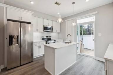 Main picture of 2546 N Howard St