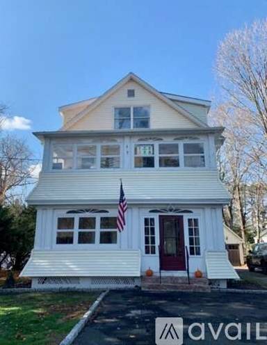 Main picture of 19 Maple Ave N