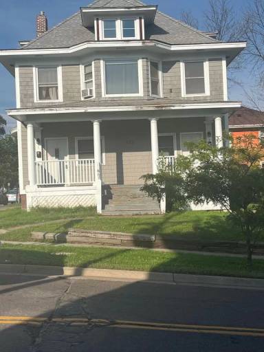Main picture of 326 N 10th Ave E