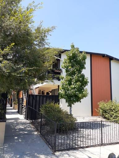 Main picture of 12515 Saticoy St