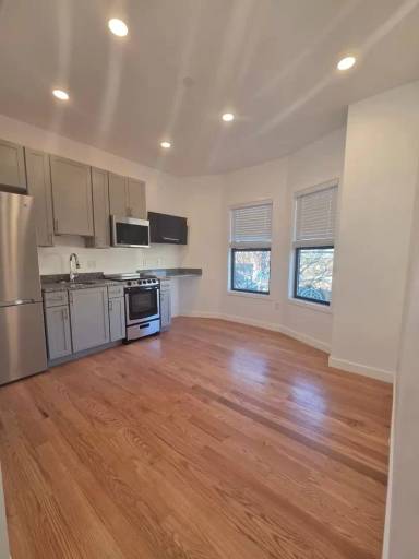 Main picture of 165 Hawthorne St