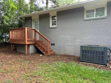Main picture of 1612 Honeysuckle Rd