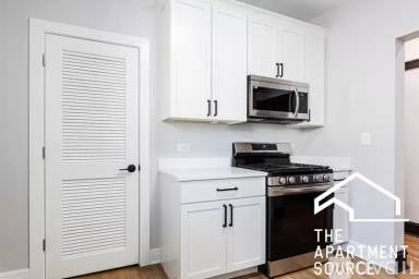 Main picture of 1400 W Summerdale Ave