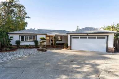 Main picture of 23965 Mayville Dr