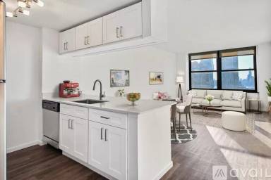 Main picture of 326 Grove St