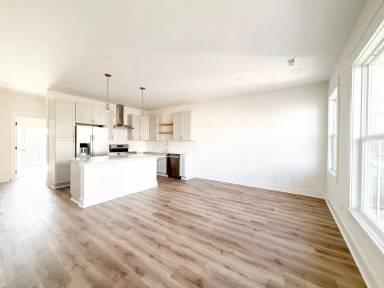 Main picture of 1334 Meridian St