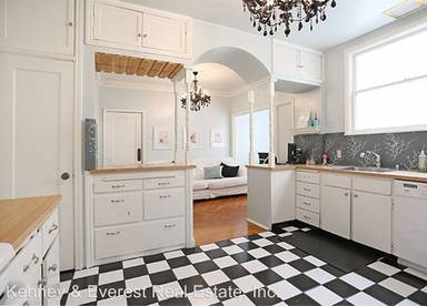 Main picture of 1768 Beach St