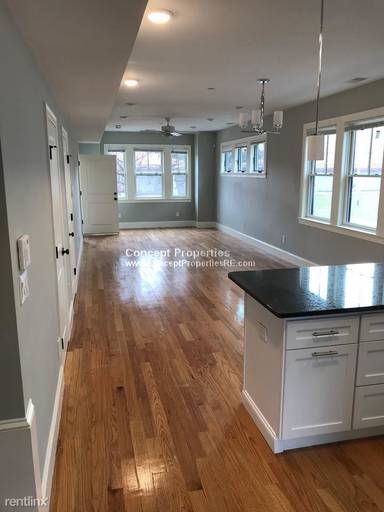 Main picture of 2761 Washington St